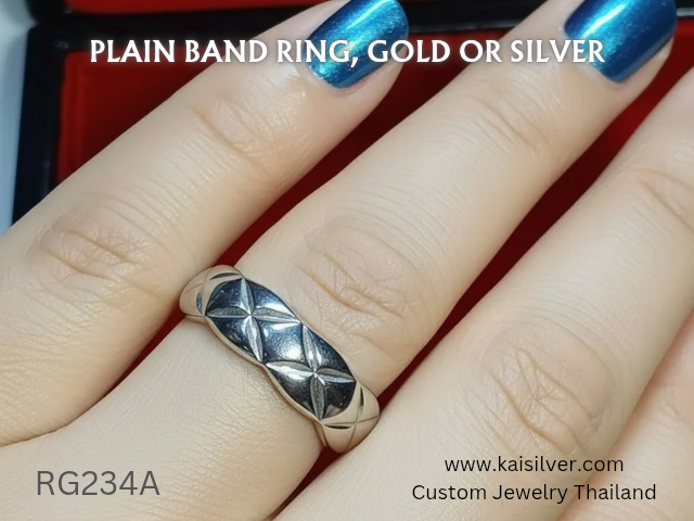 white gold band ring 